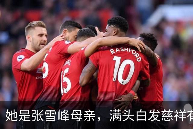 她是张雪峰母亲，满头白发慈祥有智慧，儿子去世7个月仍无法释怀